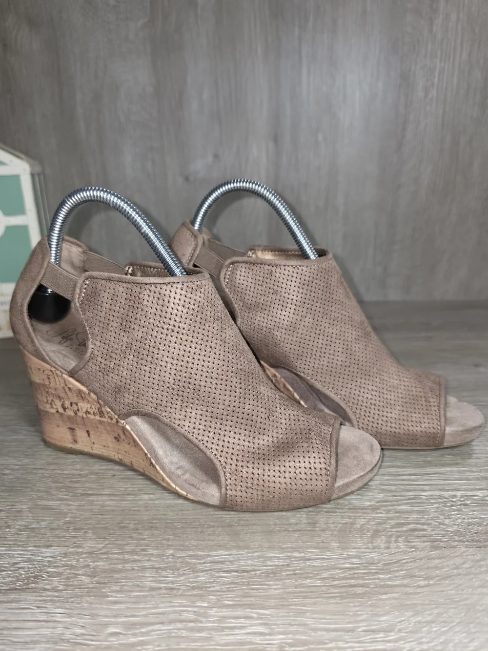 Life Stride Flex Perforated Taupe/Beige Cork-Wedge Peep-Toe Sandals Women's 10